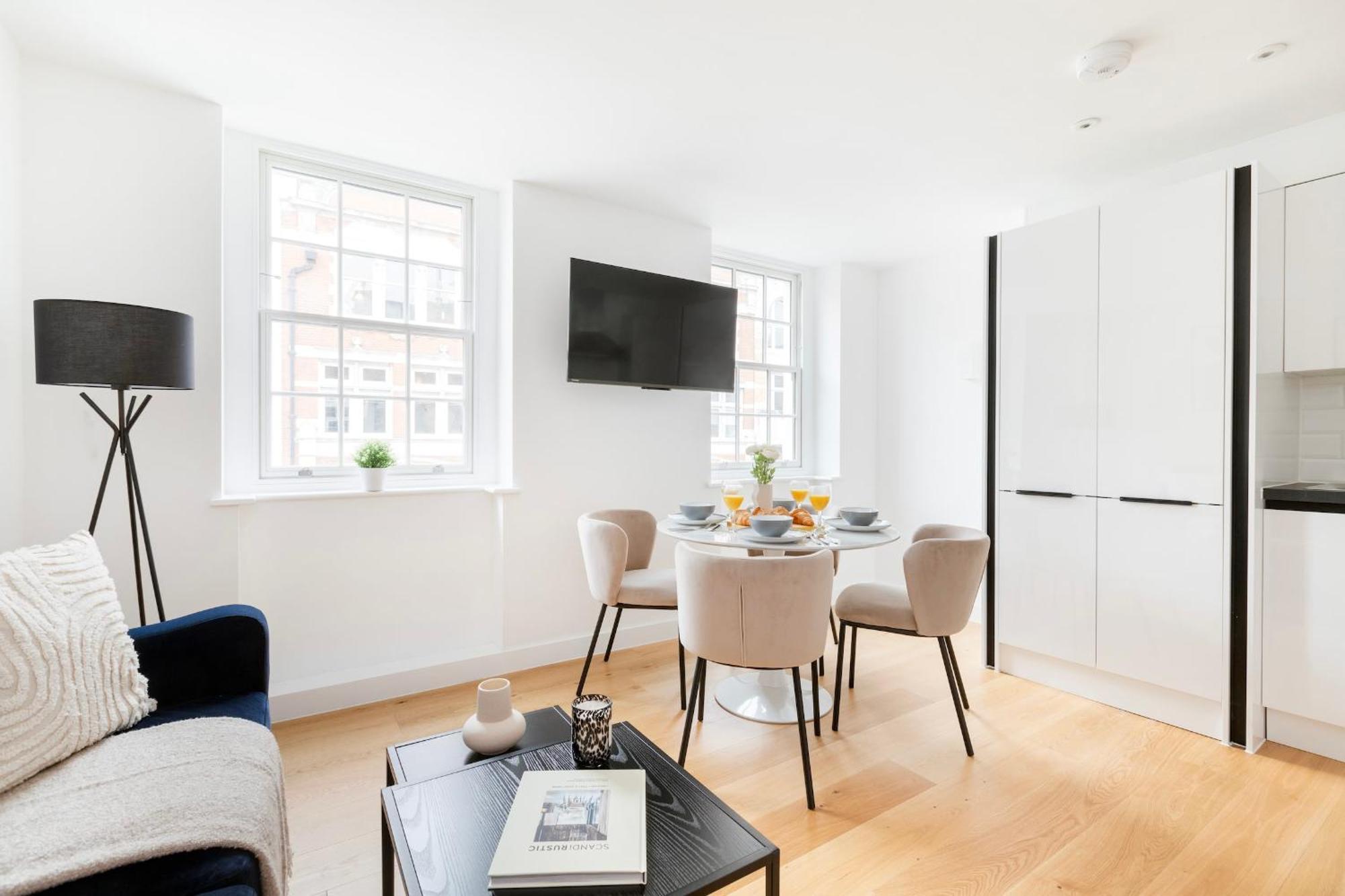 Fitzrovia With Balcony - Cityapartmentstay ลอนดอน ภายนอก รูปภาพ