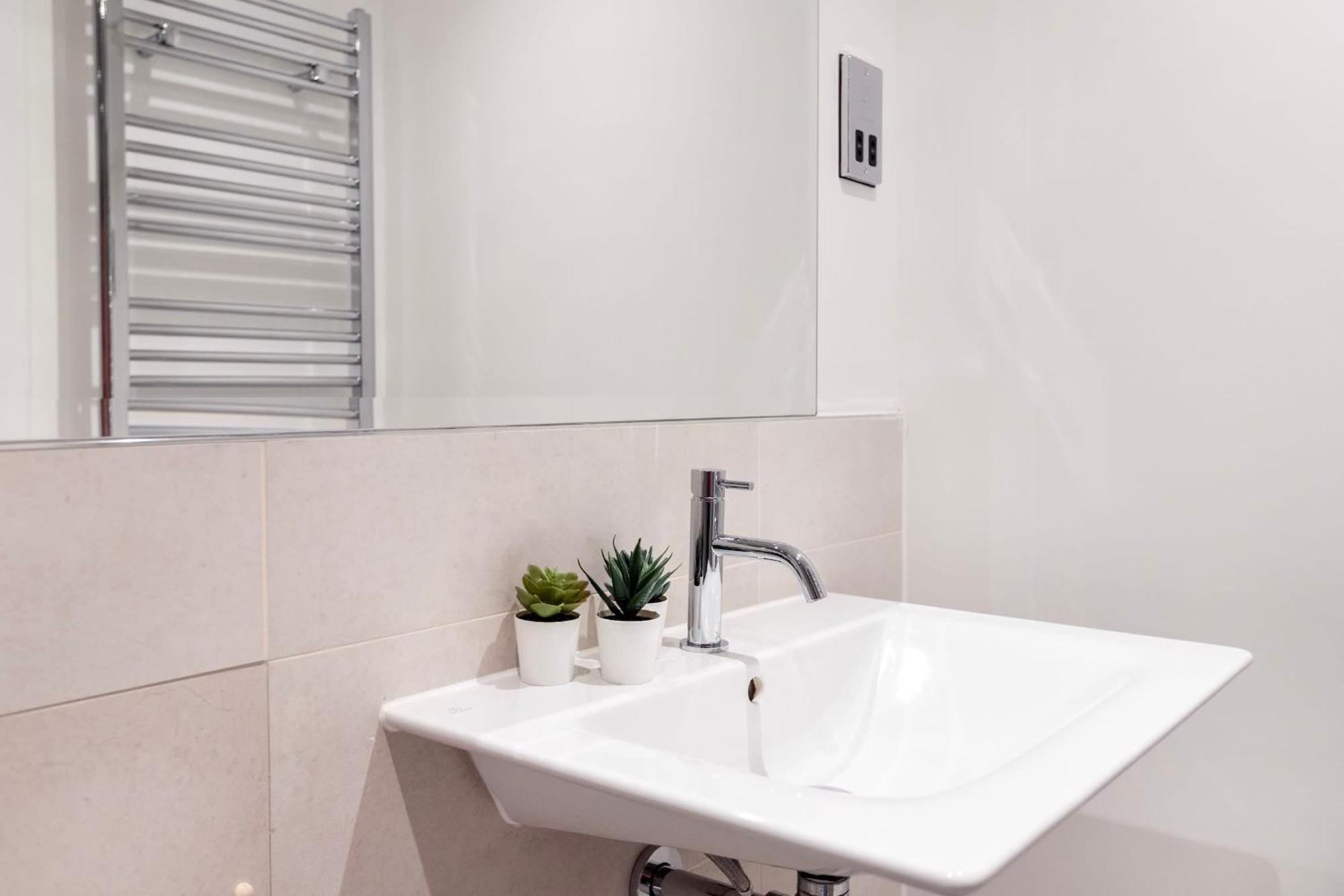 Fitzrovia With Balcony - Cityapartmentstay ลอนดอน ภายนอก รูปภาพ