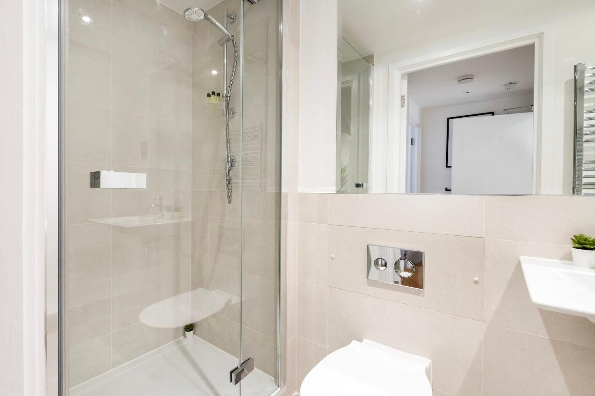 Fitzrovia With Balcony - Cityapartmentstay ลอนดอน ภายนอก รูปภาพ