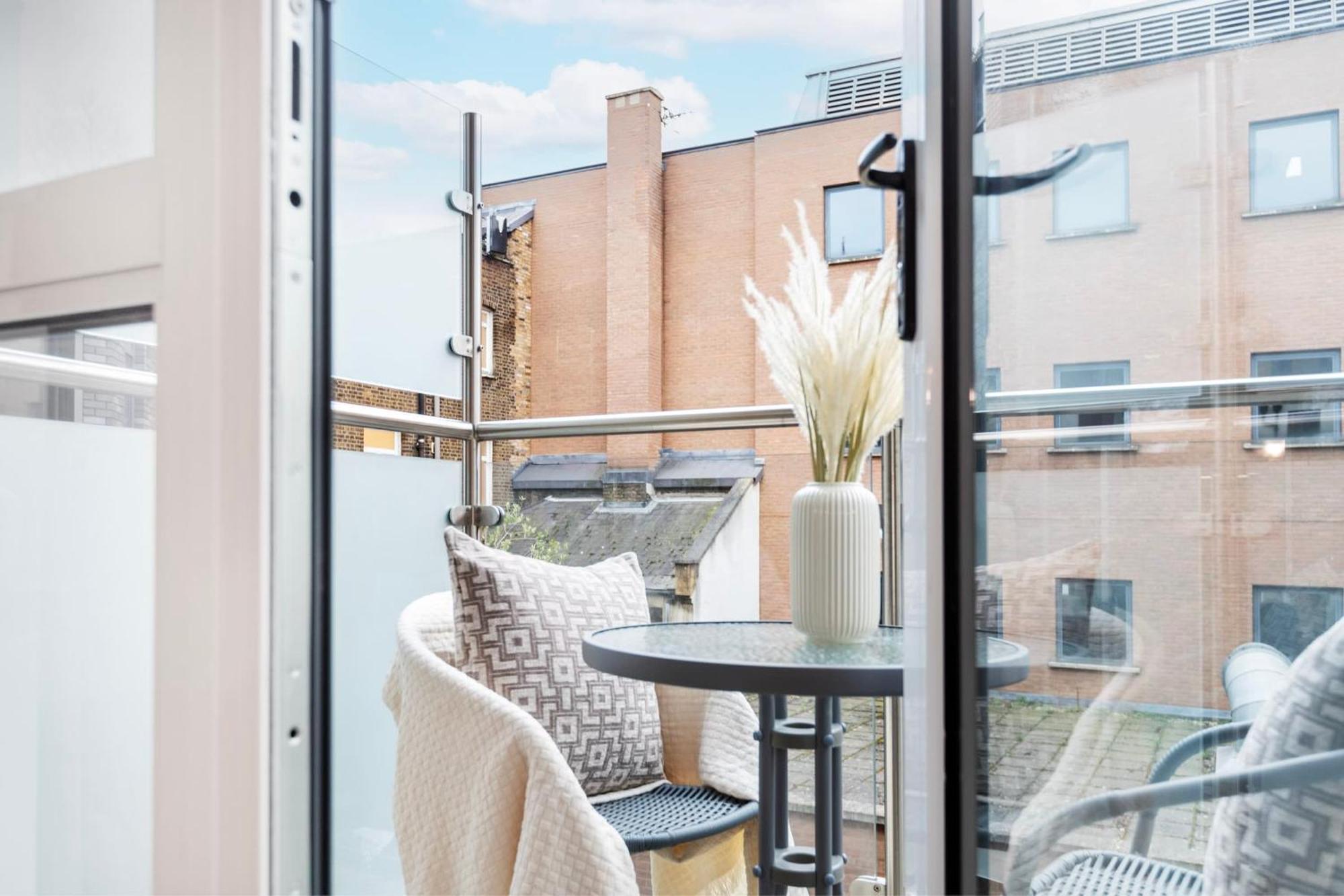 Fitzrovia With Balcony - Cityapartmentstay ลอนดอน ภายนอก รูปภาพ