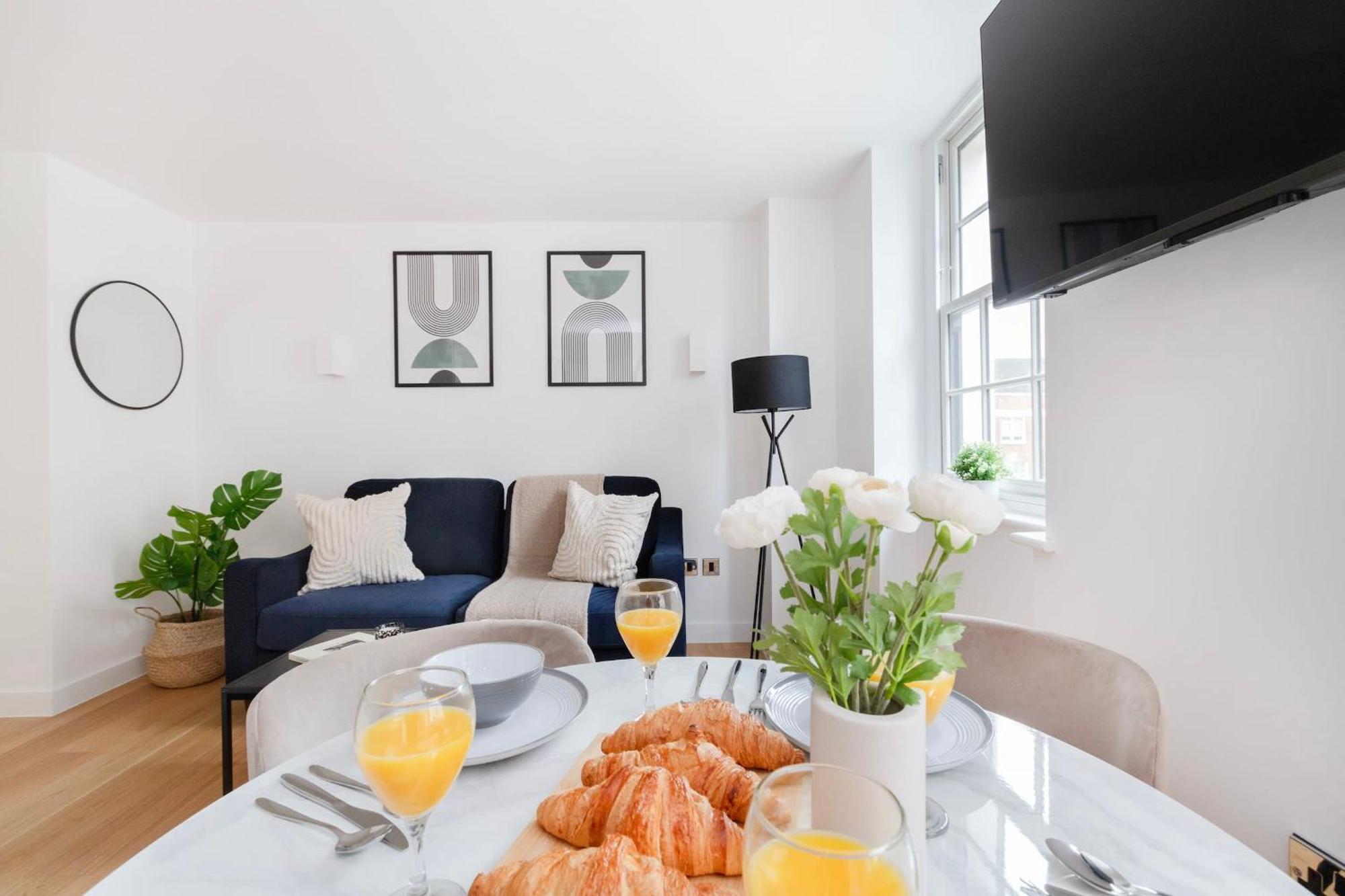 Fitzrovia With Balcony - Cityapartmentstay ลอนดอน ภายนอก รูปภาพ