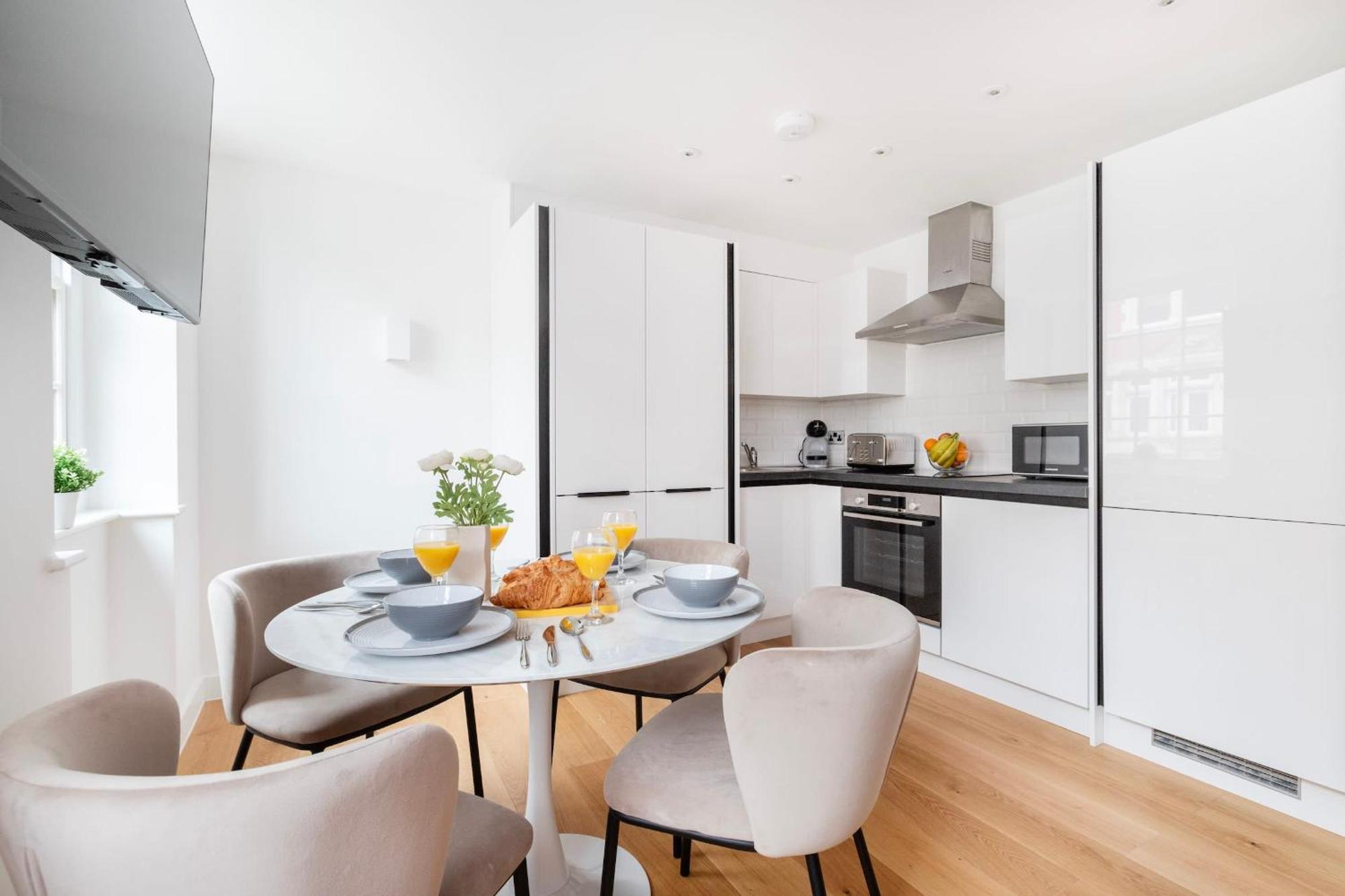 Fitzrovia With Balcony - Cityapartmentstay ลอนดอน ภายนอก รูปภาพ